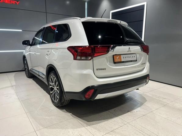Mitsubishi Outlander III Рестайлинг 2 с пробегом 2015 года, цена 1 799 000 рублей, 186000 км, внедорожник, Автокод Объявления