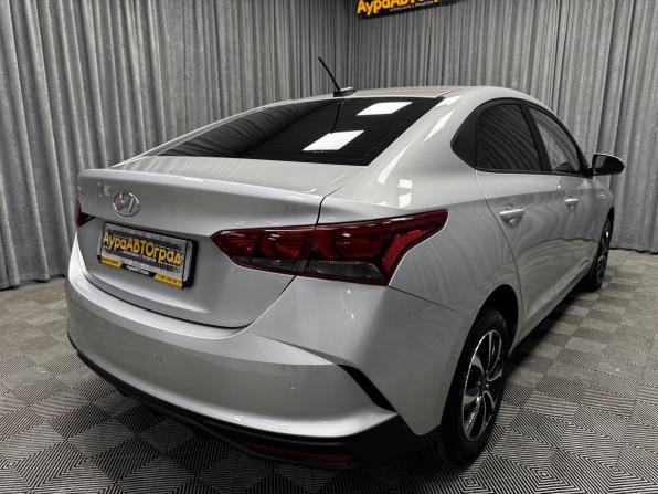 Hyundai Solaris II Рестайлинг с пробегом 2021 года, цена 1 690 000 рублей, 65502 км, седан, Автокод Объявления
