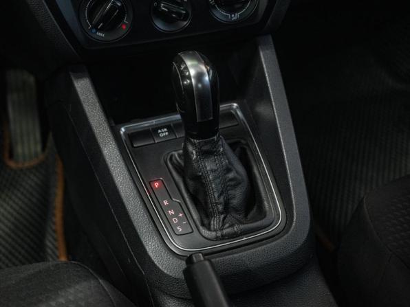 Volkswagen Jetta VI Рестайлинг с пробегом 2015 года, цена 969 000 рублей, 237923 км, седан, Автокод Объявления