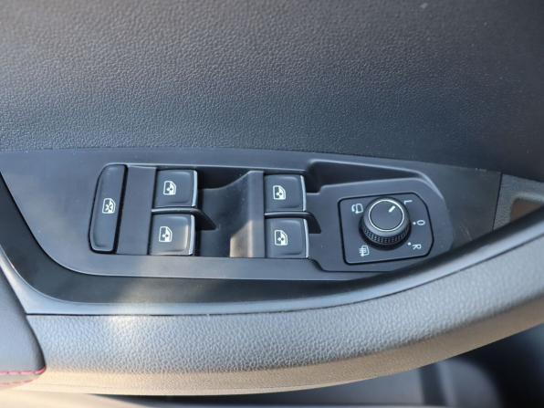 Skoda Karoq I Рестайлинг с пробегом 2024 года, цена 2 780 000 рублей, 3689 км, внедорожник, Автокод Объявления