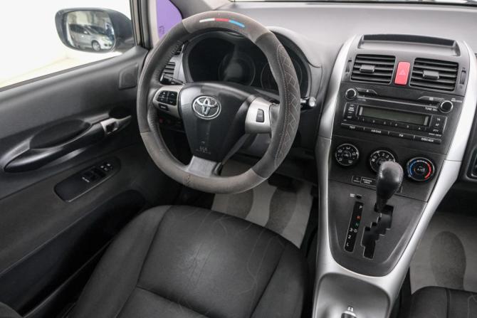 Toyota Auris I Рестайлинг с пробегом 2011 года, цена 1 079 000 рублей, 179000 км, хэтчбек, Автокод Объявления