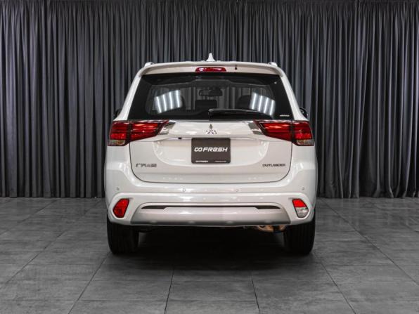 Mitsubishi Outlander III Рестайлинг 3 с пробегом 2022 года, цена 3 829 000 рублей, 374 км, внедорожник, Автокод Объявления