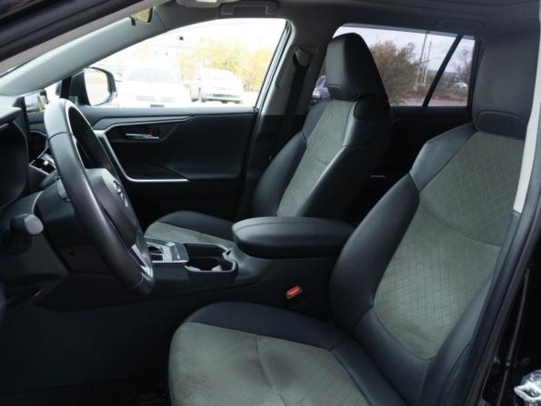 Toyota RAV4 V (XA50) с пробегом 2025 года, цена 3 958 000 рублей, 17784 км, внедорожник, Автокод Объявления