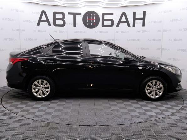 Hyundai Solaris II с пробегом 2018 года, цена 1 229 000 рублей, 158371 км, седан, Автокод Объявления