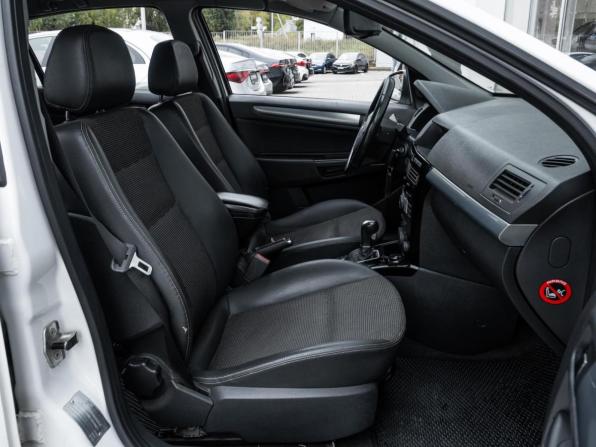 Opel Astra H Рестайлинг с пробегом 2010 года, цена 670 000 рублей, 204839 км, седан, Автокод Объявления