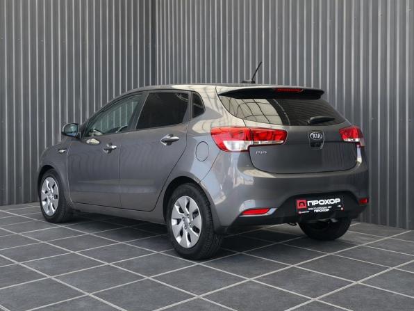 Kia Rio III Рестайлинг с пробегом 2017 года, цена 1 217 000 рублей, 77224 км, хэтчбек, Автокод Объявления