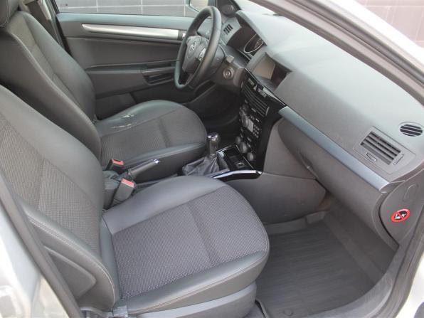 Opel Astra H Рестайлинг с пробегом 2012 года, цена 600 000 рублей, 163232 км, седан, Автокод Объявления
