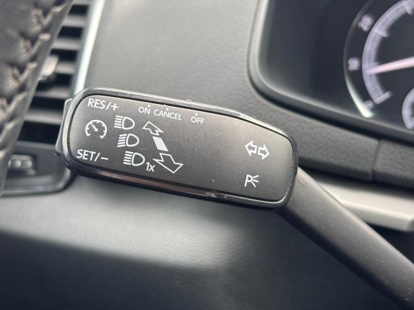 Skoda Karoq I с пробегом 2020 года, цена 2 090 000 рублей, 136181 км, внедорожник, Автокод Объявления