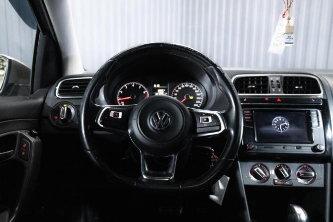 Volkswagen Polo V Рестайлинг с пробегом 2018 года, цена 1 176 000 рублей, 231378 км, седан, Автокод Объявления