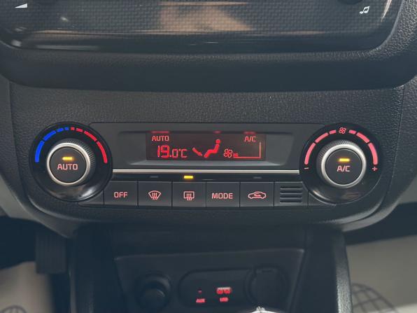 Kia Rio III Рестайлинг с пробегом 2015 года, цена 1 265 000 рублей, 73089 км, седан, Автокод Объявления
