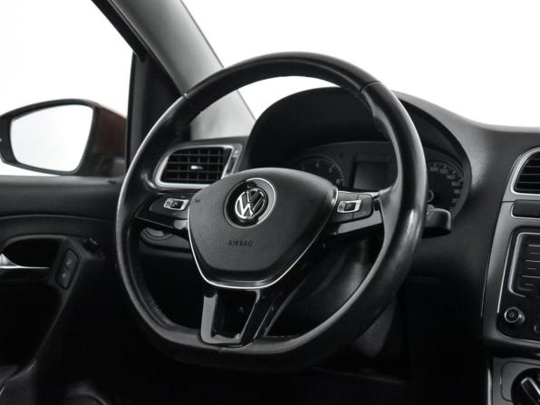 Volkswagen Polo V Рестайлинг с пробегом 2016 года, цена 1 100 000 рублей, 144000 км, седан, Автокод Объявления