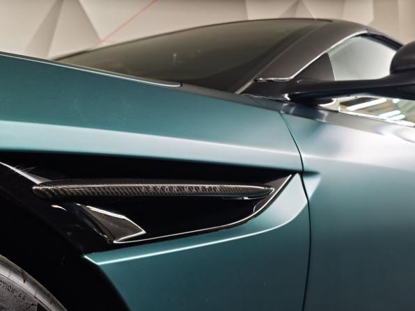 Aston Martin DB12 с пробегом 2024 года, цена 55 000 000 рублей, 2405 км, кабриолет, Автокод Объявления