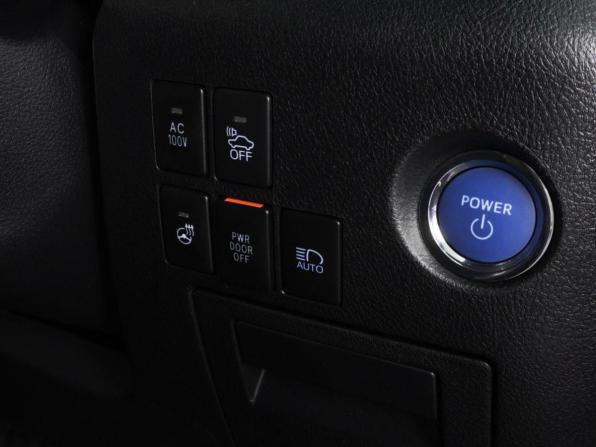 Toyota Vellfire II Рестайлинг с пробегом 2018 года, цена 5 165 000 рублей, 128486 км, минивэн, Автокод Объявления