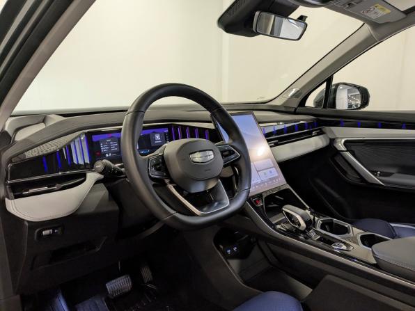 Geely Atlas II с пробегом 2025 года, цена 3 250 000 рублей, 21715 км, внедорожник, Автокод Объявления