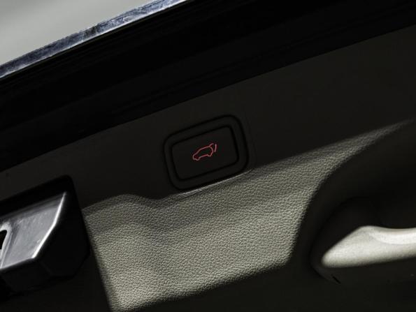 Kia Carnival III с пробегом 2018 года, цена 2 690 000 рублей, 115800 км, минивэн, Автокод Объявления