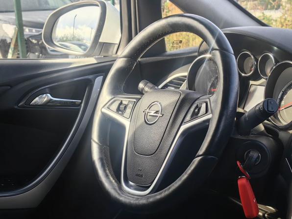 Opel Astra J Рестайлинг с пробегом 2013 года, цена 629 000 рублей, 168246 км, хэтчбек, Автокод Объявления