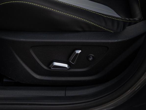 Geely Coolray I Рестайлинг с пробегом 2023 года, цена 2 030 000 рублей, 30643 км, внедорожник, Автокод Объявления