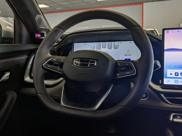 Geely Monjaro I Рестайлинг 2 с пробегом 2026 года, цена 4 399 500 рублей, 10 км, внедорожник, Автокод Объявления