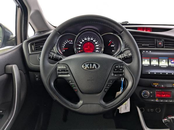 Kia Ceed II Рестайлинг с пробегом 2017 года, цена 1 210 000 рублей, 177682 км, хэтчбек, Автокод Объявления
