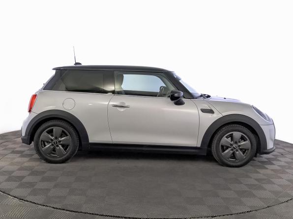 Mini Hatch III (F55/F56) Рестайлинг 2 с пробегом 2021 года, цена 2 690 000 рублей, 39750 км, хэтчбек, Автокод Объявления