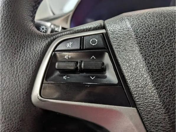 Hyundai Solaris II с пробегом 2018 года, цена 940 000 рублей, 195000 км, седан, Автокод Объявления