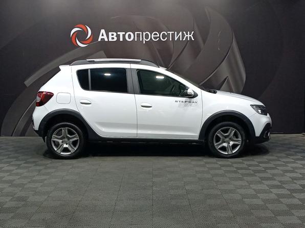 Renault Sandero II Рестайлинг с пробегом 2021 года, цена 949 000 рублей, 146130 км, хэтчбек, Автокод Объявления