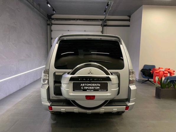 Mitsubishi Pajero IV Рестайлинг 1 с пробегом 2011 года, цена 1 799 000 рублей, 301938 км, внедорожник, Автокод Объявления