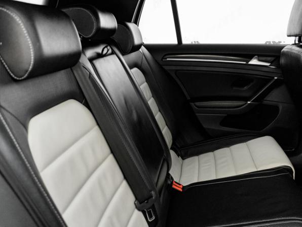 Volkswagen Golf R VII с пробегом 2015 года, цена 2 250 000 рублей, 105267 км, хэтчбек, Автокод Объявления