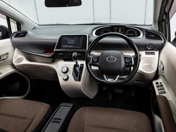 Toyota Sienta II с пробегом 2015 года, цена 1 530 000 рублей, 39763 км, компактвэн, Автокод Объявления