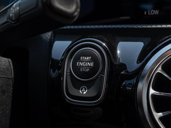 Mercedes-Benz A-Класс IV (W177) с пробегом 2019 года, цена 2 625 000 рублей, 87730 км, седан, Автокод Объявления