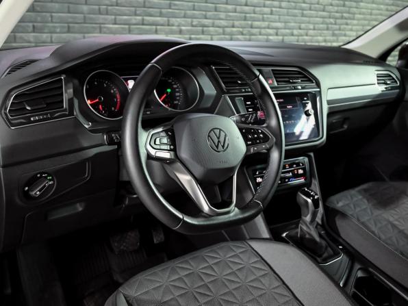 Volkswagen Tiguan II Рестайлинг с пробегом 2021 года, цена 2 699 000 рублей, 50612 км, внедорожник, Автокод Объявления