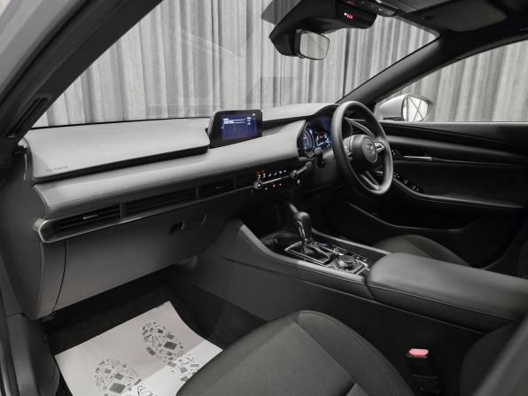 Mazda 3 IV (BP) с пробегом 2021 года, цена 1 670 000 рублей, 56000 км, хэтчбек, Автокод Объявления