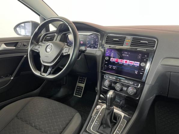 Volkswagen Golf VII Рестайлинг с пробегом 2018 года, цена 1 527 000 рублей, 144437 км, универсал, Автокод Объявления