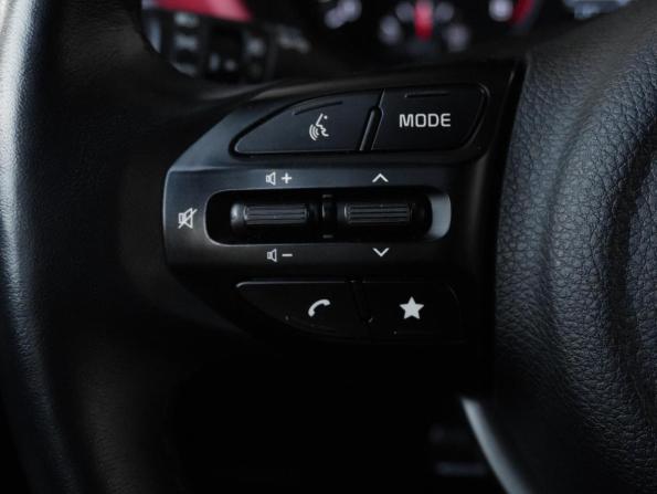 Kia Rio IV Рестайлинг с пробегом 2021 года, цена 2 159 000 рублей, 73606 км, хэтчбек, Автокод Объявления