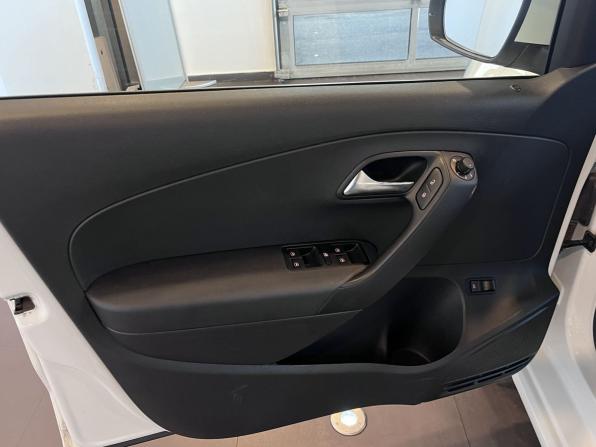 Volkswagen Polo V Рестайлинг с пробегом 2016 года, цена 1 360 000 рублей, 81500 км, седан, Автокод Объявления
