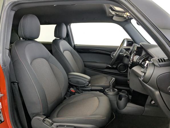Mini Hatch III (F55/F56) Рестайлинг с пробегом 2020 года, цена 2 255 000 рублей, 73599 км, хэтчбек, Автокод Объявления