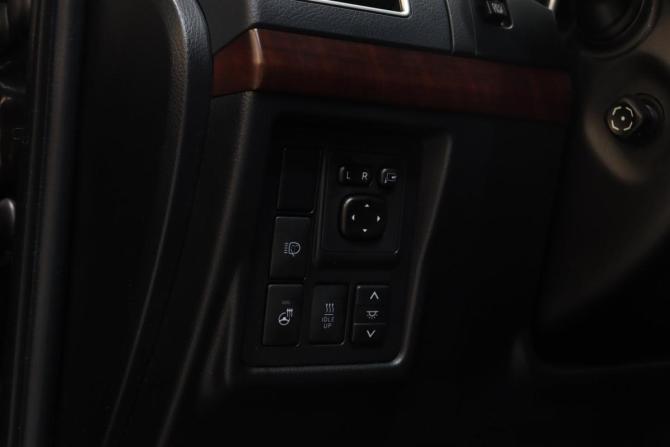 Toyota Land Cruiser Prado 150 Series Рестайлинг 1 с пробегом 2017 года, цена 3 990 000 рублей, 155150 км, внедорожник, Автокод Объявления