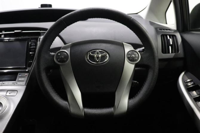 Toyota Prius III Рестайлинг (XW30) с пробегом 2013 года, цена 1 142 000 рублей, 222556 км, лифтбек, Автокод Объявления