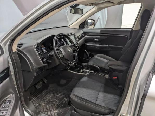 Mitsubishi Outlander III Рестайлинг 3 с пробегом 2022 года, цена 2 295 000 рублей, 101067 км, внедорожник, Автокод Объявления