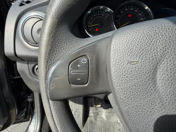 Renault Sandero II с пробегом 2017 года, цена 950 000 рублей, 120064 км, хэтчбек, Автокод Объявления