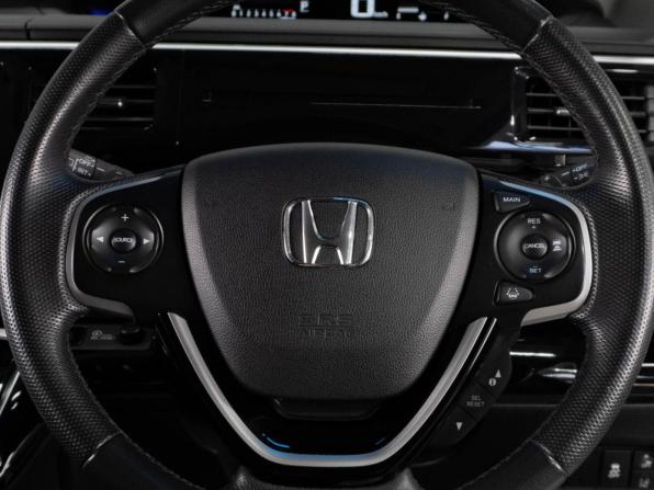 Honda Stepwgn V с пробегом 2017 года, цена 2 359 000 рублей, 77281 км, минивэн, Автокод Объявления