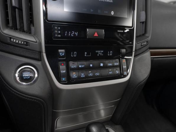 Toyota Land Cruiser 200 Series Рестайлинг 2 с пробегом 2017 года, цена 5 700 000 рублей, 112625 км, внедорожник, Автокод Объявления