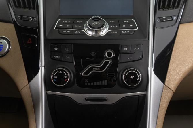 Hyundai Sonata VI (YF) с пробегом 2012 года, цена 899 000 рублей, 332154 км, седан, Автокод Объявления