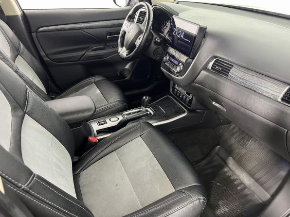Mitsubishi Outlander III Рестайлинг 3 с пробегом 2018 года, цена 1 799 000 рублей, 98000 км, внедорожник, Автокод Объявления