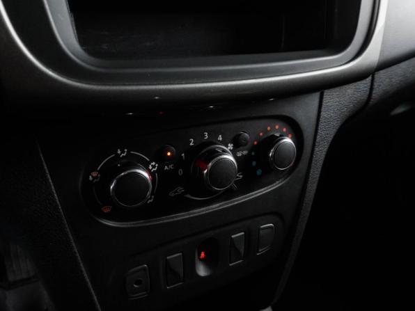 Renault Sandero II Рестайлинг с пробегом 2022 года, цена 1 262 000 рублей, 79036 км, хэтчбек, Автокод Объявления