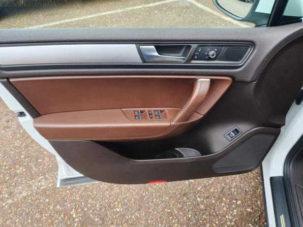 Volkswagen Touareg II с пробегом 2012 года, цена 1 959 700 рублей, 277560 км, внедорожник, Автокод Объявления