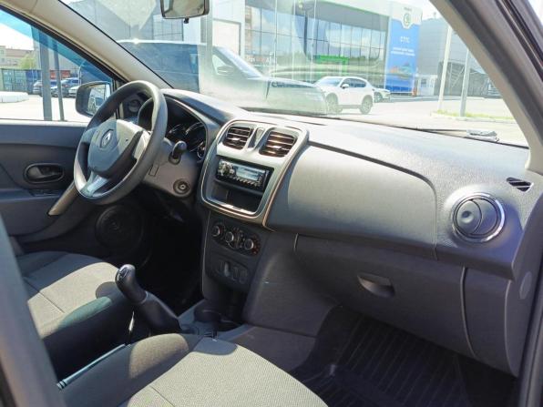 Renault Logan II Рестайлинг с пробегом 2018 года, цена 945 000 рублей, 64643 км, седан, Автокод Объявления