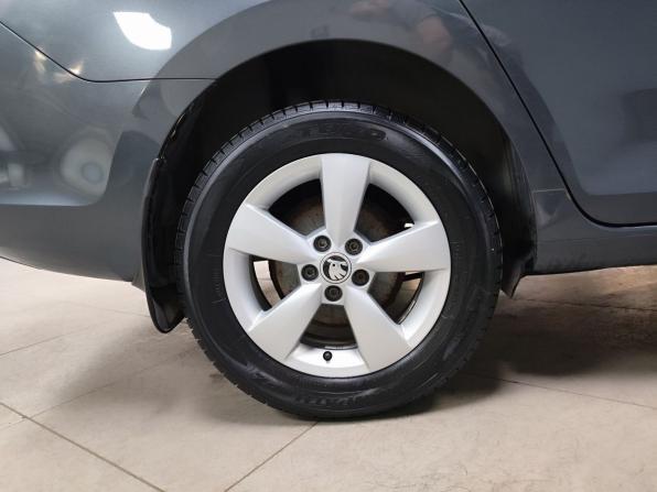 Skoda Rapid I с пробегом 2015 года, цена 799 000 рублей, 60127 км, лифтбек, Автокод Объявления