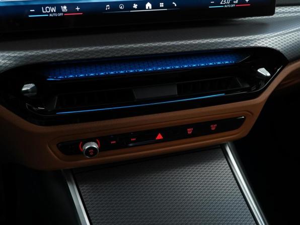 BMW 3 серии VII (G2x) Рестайлинг 2 с пробегом 2025 года, цена 6 949 900 рублей, 5341 км, седан, Автокод Объявления