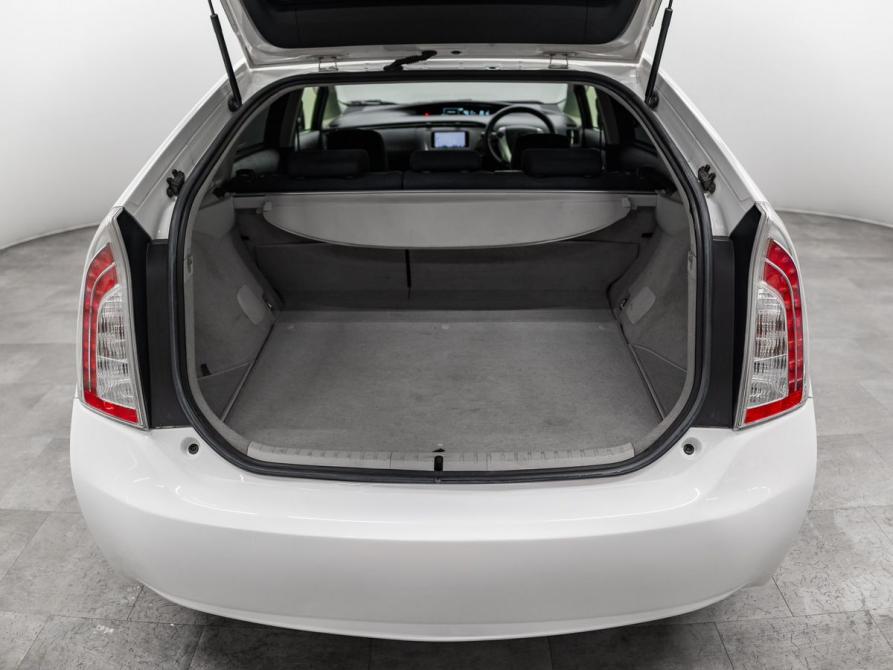 Toyota Prius III Рестайлинг (XW30) Красноярск  - изображение 17